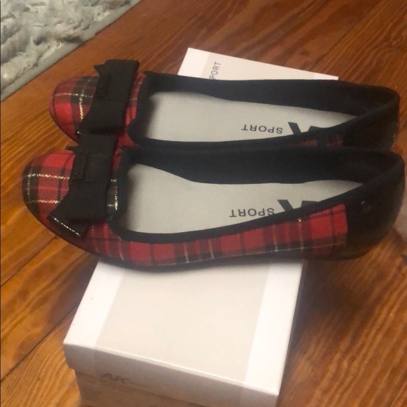 Anne Klein Sport Red Multi Flats Size 7.5 - Picture 2 of 3